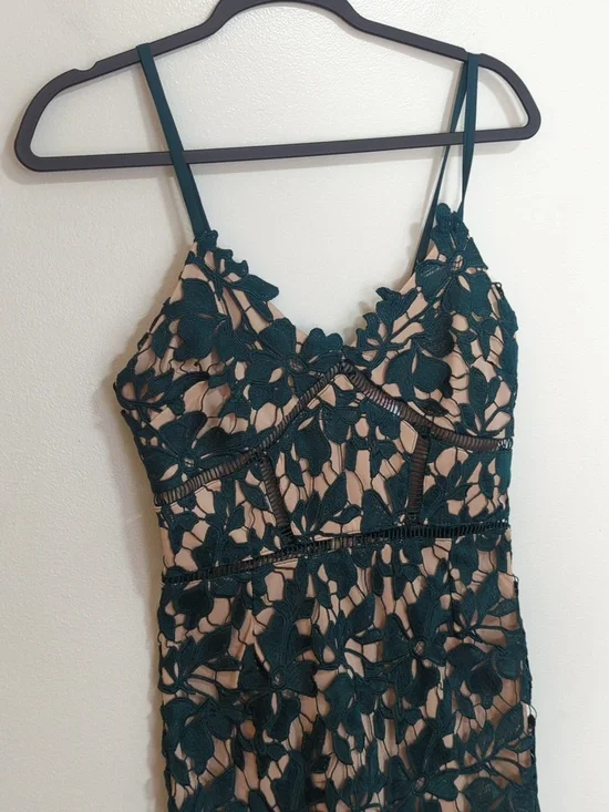 Love...Ady Green Tan Guipure Lace Floral Overlay Cutout V Neck Dress Size Small - Picture 2 of 8